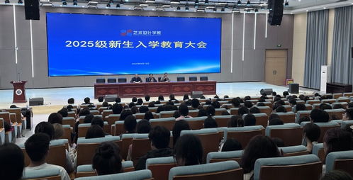 扎根地方沃土，賦能數(shù)智未來 藝術(shù)設(shè)計學(xué)院舉辦2025級新生專業(yè)教育與文化藝術(shù)交流活動